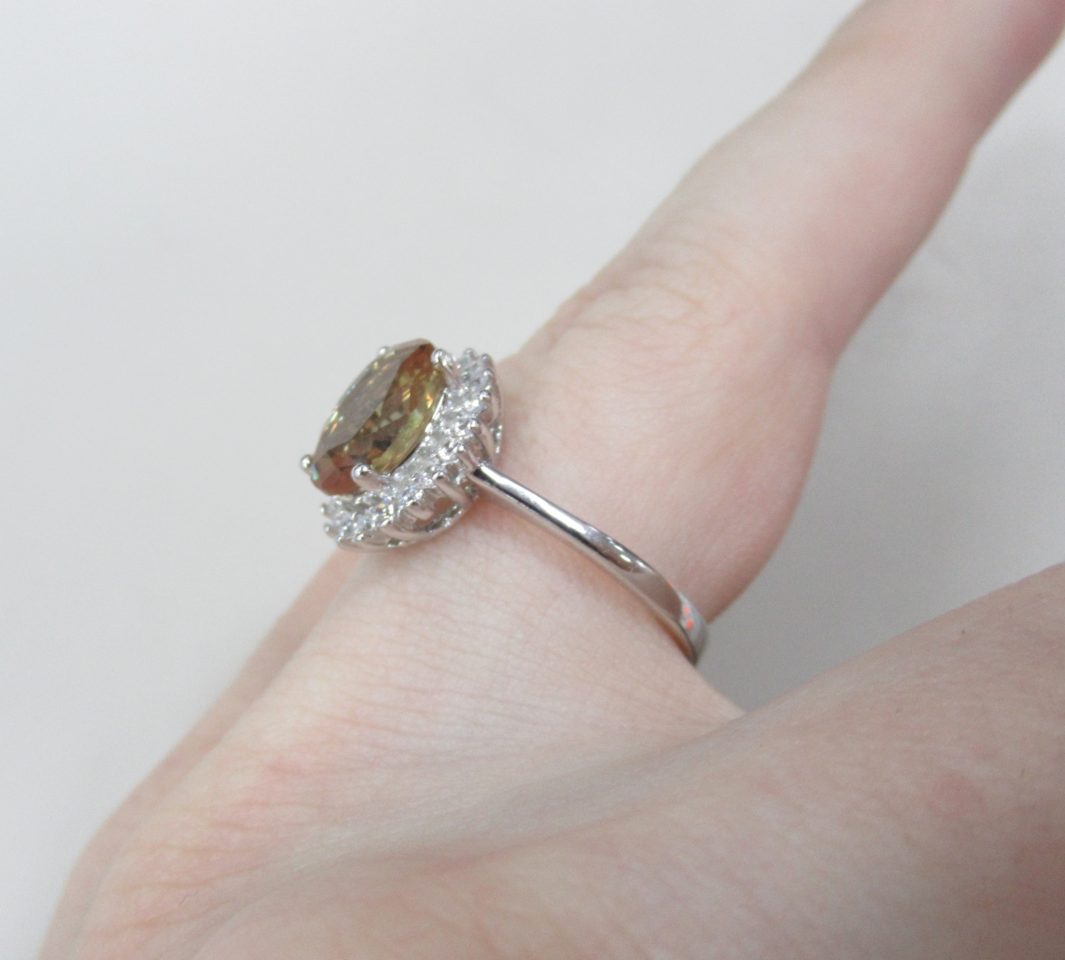 Серебряное кольцо с султанитом